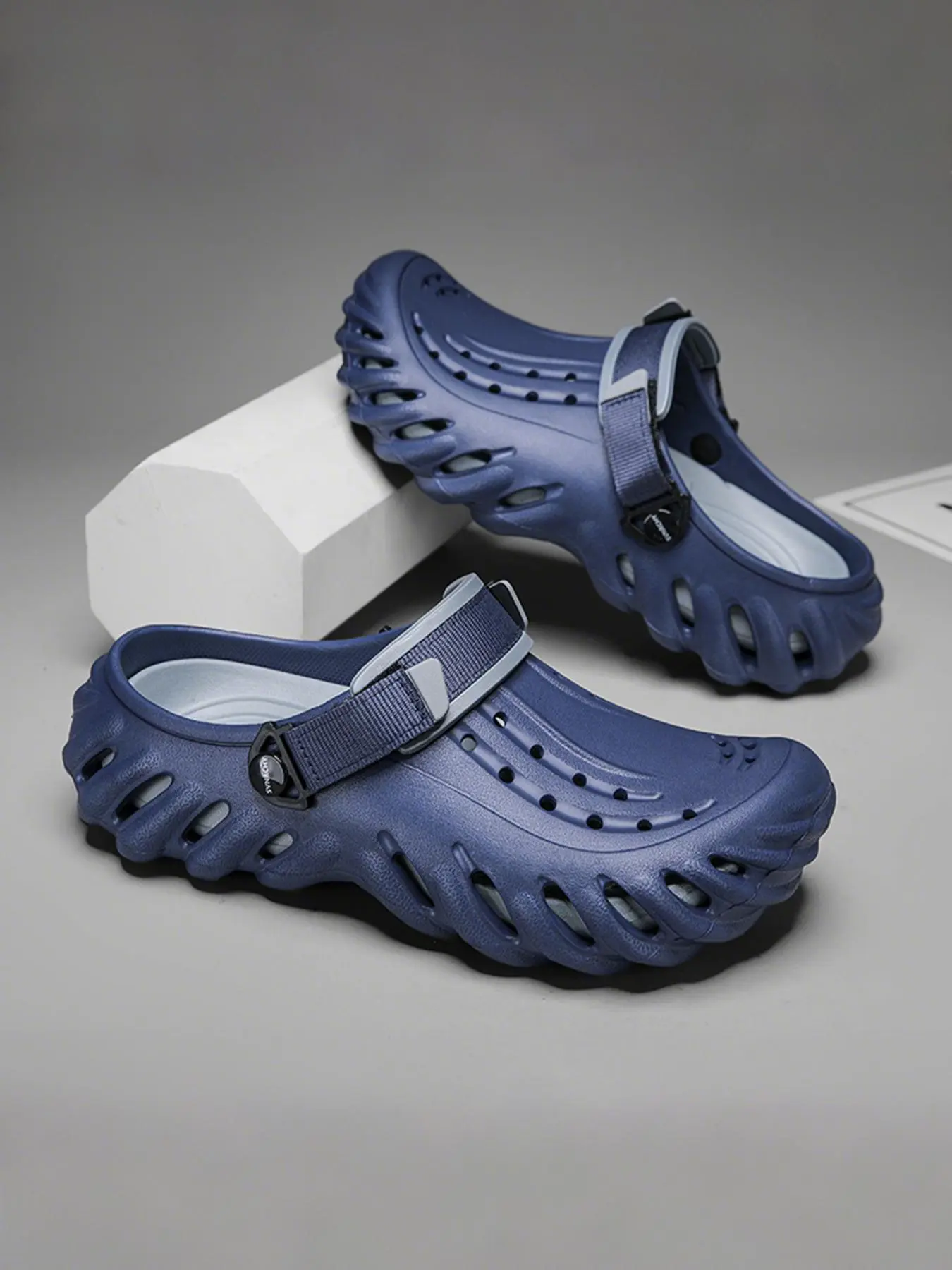 Men's Outdoor Sports Sandals, Thick Sole Anti-Slip Breathable Lightweight Non Slip Clogs, Beach Slippers, Casual Fashion Trendy Slip-On Shoes for Camping