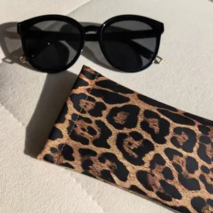 Vintage Leopard Print PU Portable Sunglasses Case, Glasses Holder, Auto-Close Anti-Scratch, Fits Sunglasses, Lipstick, Earphones, All Seasons