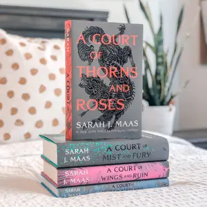 A Court of Thorns and Roses (ACOTAR) by Sarah J Mass (SJM) PAPERBACK book