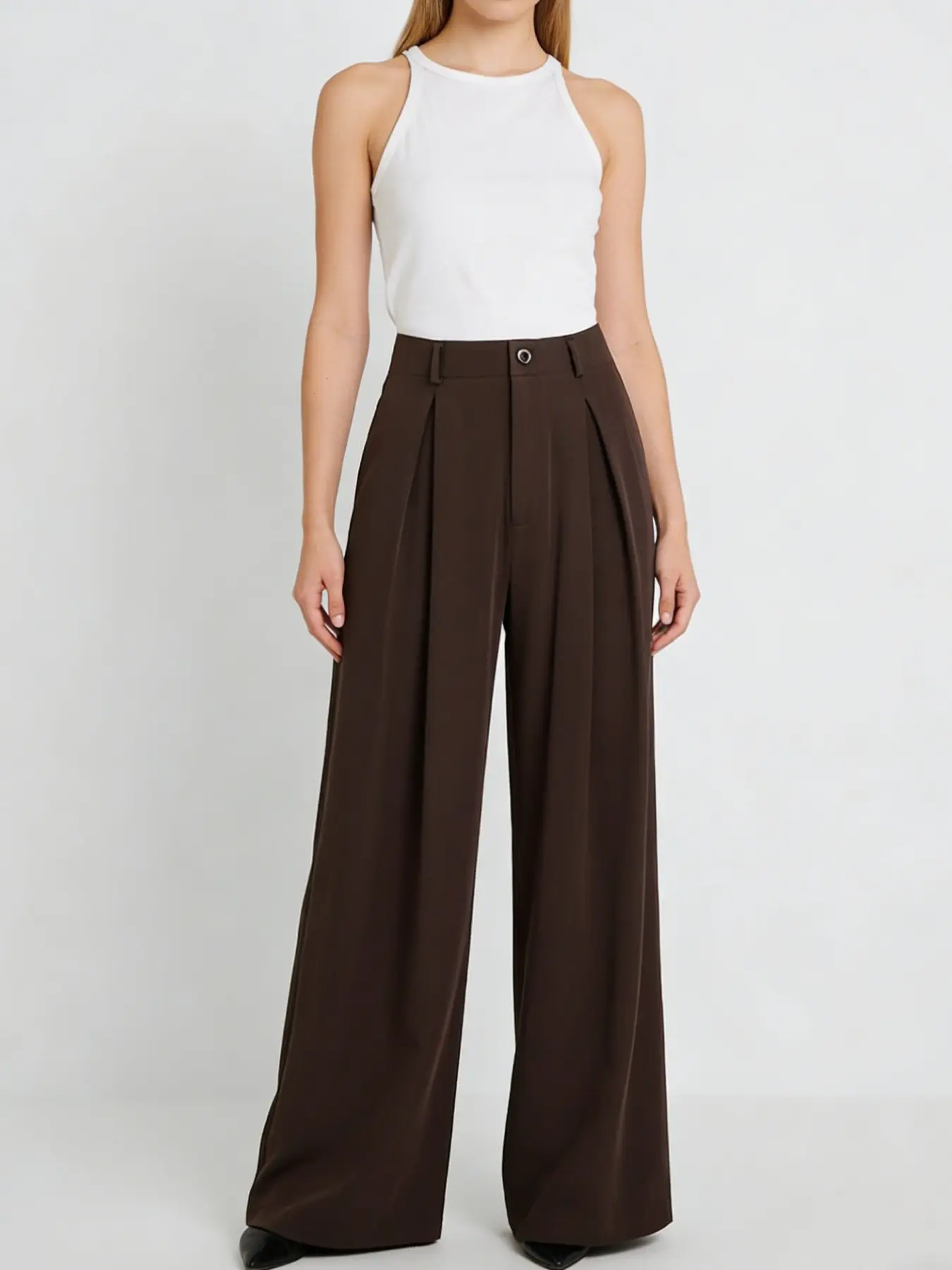 A coffee colored high waisted pleated wide leg suit pants, Blazer Trouser, for women, with pleated design to enhance texture and high waisted silhouette to show leg length. Suitable for commuting to work, shopping, outdoor activities, outdoor wear