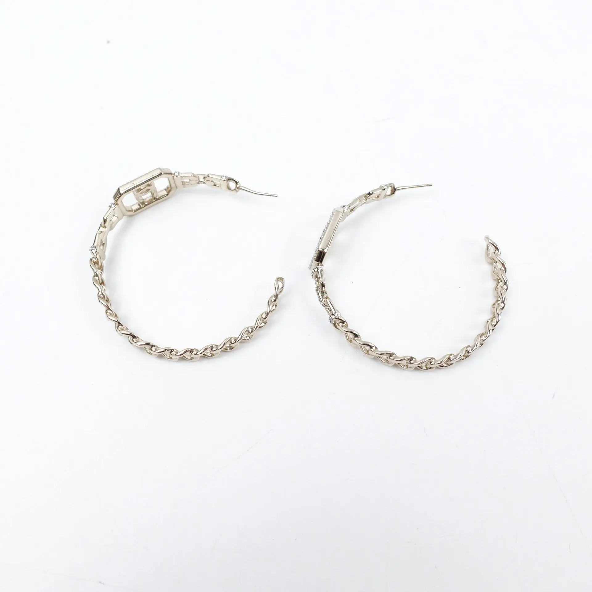 Pre-owned CHANEL Silver Tone Chain Hoop Earrings T10427785
