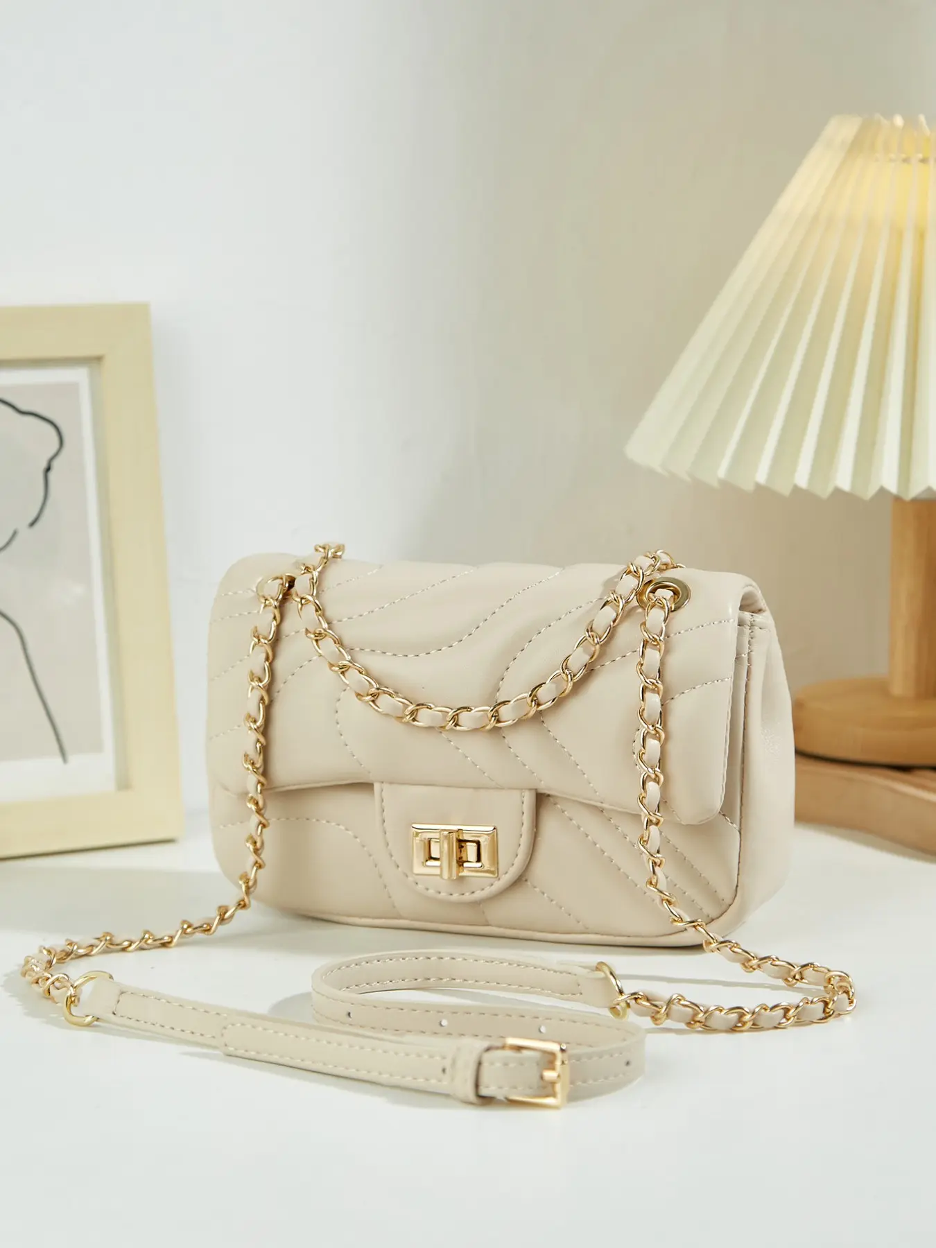 New minimalist and trendy fashion chain small square bag suitable for daily commuting and weekend dates Quilted Shoulder Crossbody Fashionable Crossbody Bag