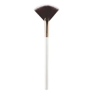 Ultra-Soft Fan Brush for Setting Powder, Highlighter Brush, Smooth Application, No Streaks, Ideal for Makeup Artists & Enthusiasts, Soft Makeup Brushes