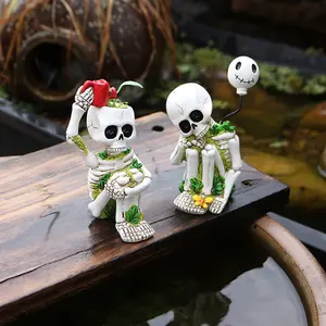 2pcs Thinking Skull Figurines, Gardening Skeleton Heads, Outdoor Garden Decorations, Halloween Decoration Ornaments, Exterior Decorative Statues