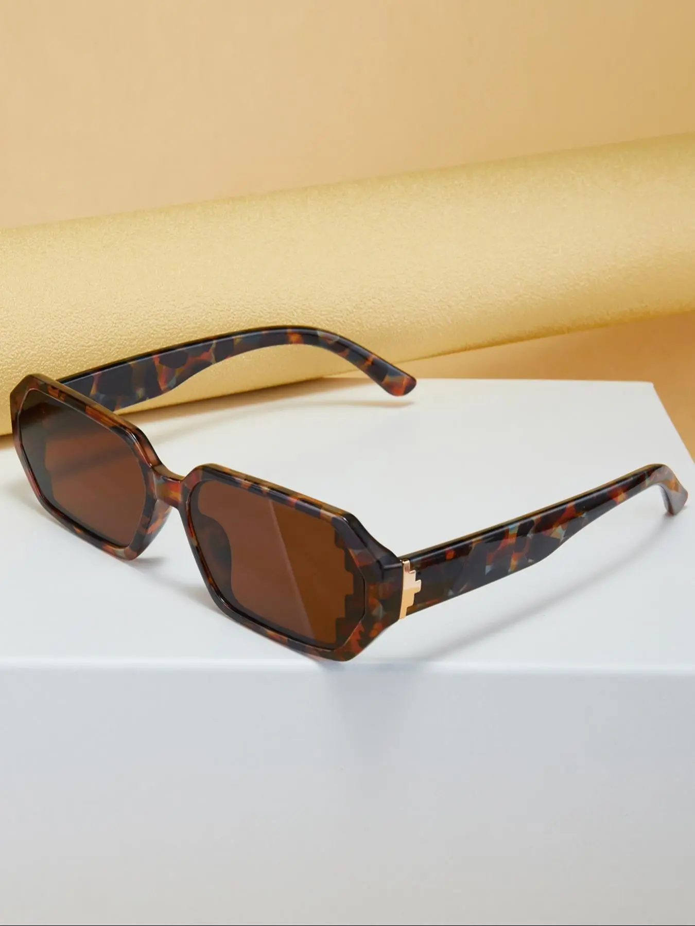 ShineThru Women's Full Rim Rectangle Stylish Sunglasses - Trendy Beach Eyewear, UV-Protection Lens, Female Travel Accessory