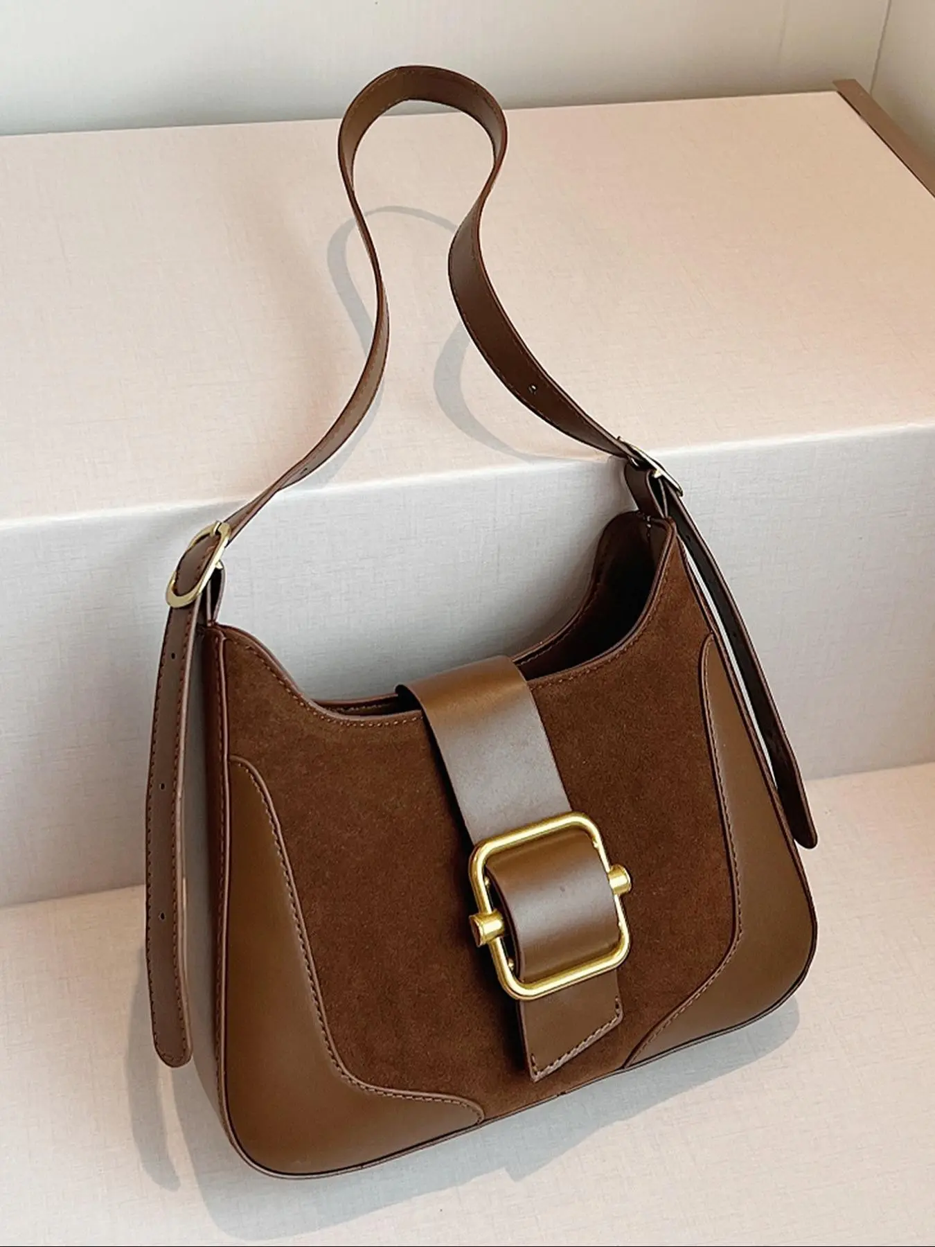 Retro Boston handbag, Casual crossbody bags, casual, simple, handheld bag, single shoulder crossbody bag with key pendant decoration design, can accommodate mobile phones, lipstick, suitable for daily commuting, shopping