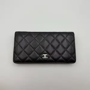 Pre-owned CHANEL Pre‑owned ChanelH5 Classic Quilted Long Wallet Black Lambskin Silver CC Logo H04382