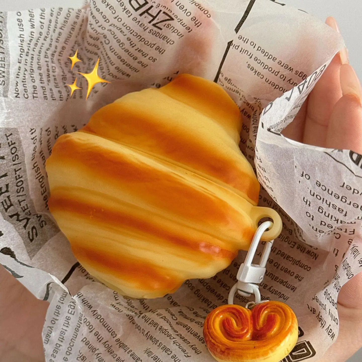 1 piece of Croissant shaped headphone protective case, anti drop, durable and Lightweight silicone headphone case, Apple wireless Bluetooth headphone case, Audio, suitable for AirPods 1/2/3/4/pro/pro 2/pro 3 Earbuds, Croissant Design Protection