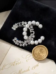 Women's Brooch Pin, Elegant Fashion Accessory, Perfect for Dresses & Blazers, Ideal Gift for Women, Stylish Jewelry Piece
