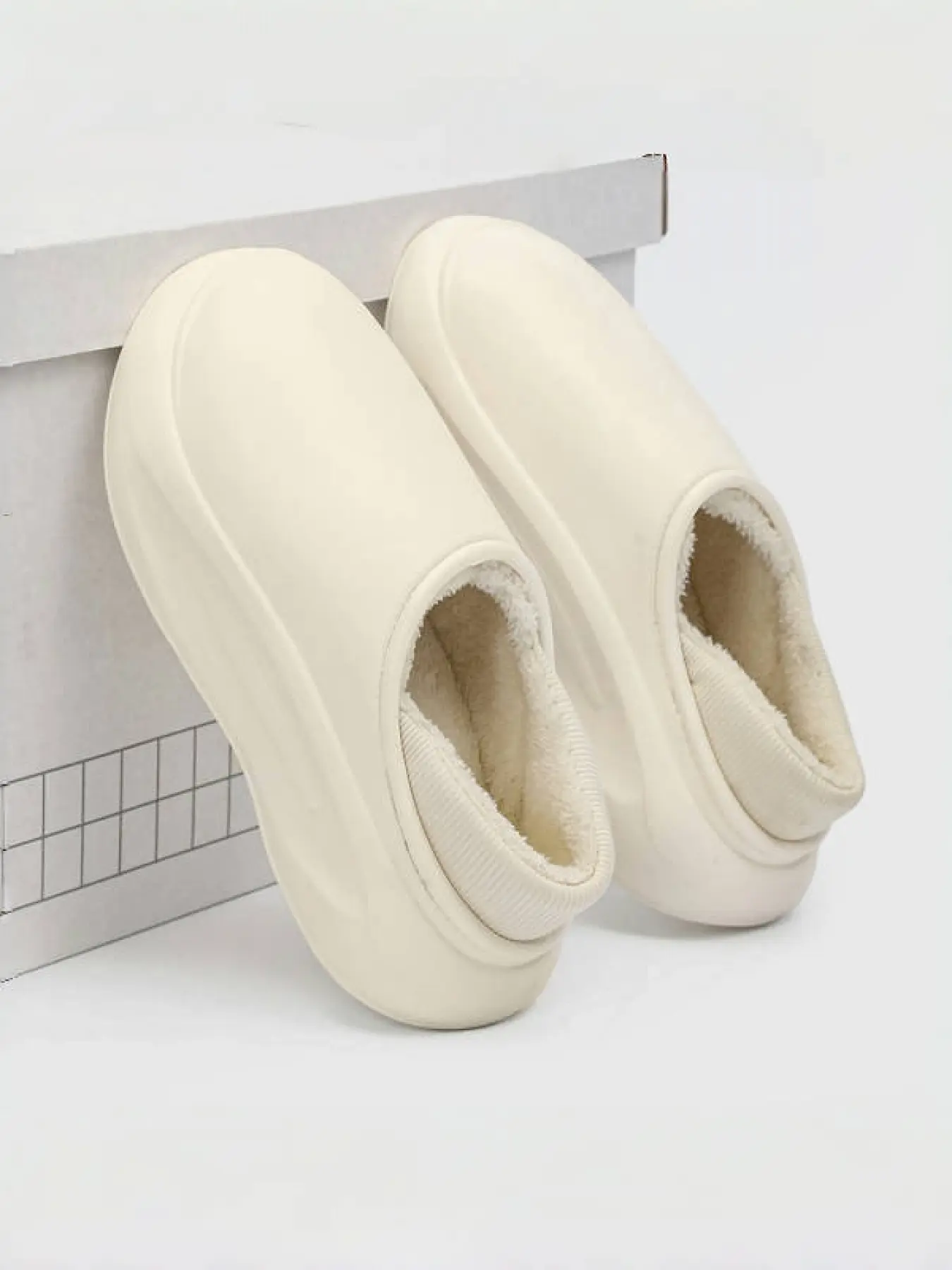 Men's Black Warm & Waterproof Slippers, Minimalist Home Style, Waterproof Leather with Fleece Lining, Warm & Non - Slip, Comfortable on Feet, Ideal for Home Daily & Bathroom Scenarios