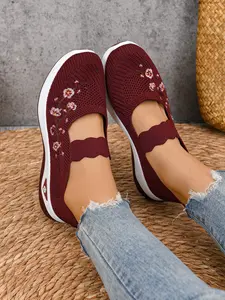 Women's Floral Embroidered Mesh Slip-On Shoes - Breathable Lightweight Casual Sneakers for Daily Commute, Outdoor Walks and Summer Wear, Fashion Casual Shoes