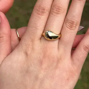 teardrop ring gold plated size 7 to 10