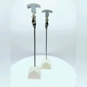 LSH-Stand : a Stand to clip your lashes while the glue sets and to keep your lashes from getting lost when you take them off.  Lash Stand, Drying Fake Lashes, Lash glue. Organiser Racks.