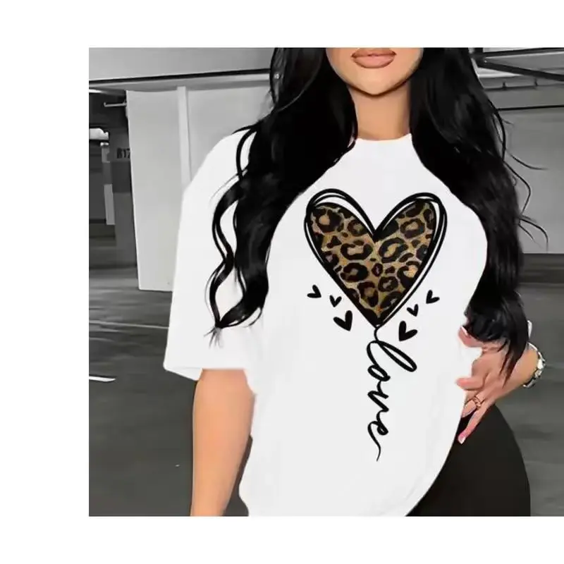 1pc ladies leopard-print T-shirt; Casual summer outfit; Loose-fitting round-neck T-shirt; Daily wear; Seasonal men's and women's T-shirt. Love Heart