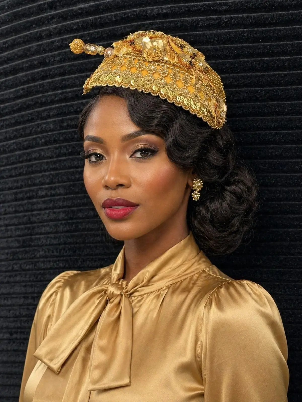Elegant Gold Sequin Fascinator Hat – Luxury Statement Piece