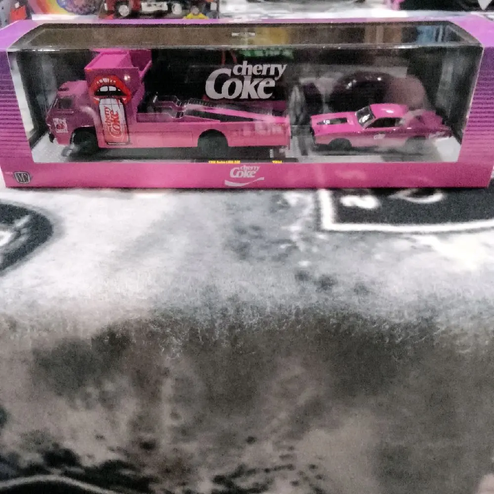 M2 Machines 1:64 Scale Die-Cast Hauler Collectible Model Vehicle