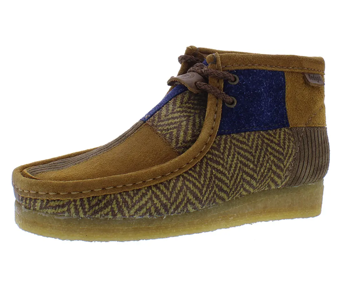 Clarks Women's Wallabee, Classic Suede Moc-Toe Ankle Boots with a Signature Crepe Sole, Lace-Up Casual Footwear