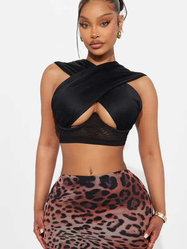 Women's Chic Criss Cross Halter Neck Crop Top, Slim Fit Stretch Bustier with Underwire Detail and Back Zipper for Day to Night, Fabric, Comfortable, Breathable, Stretchy, Short