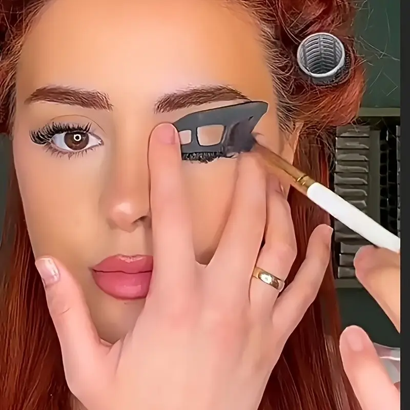Eye Makeup Tool Set for Beginners, Cosmetic Tools Includes 2 Eyeshadow Brushes, Quick Application Template, Eyeshadow Mold, Professional Look Anytime, Eyeshadow Kit, Eyebrow Styling Kit