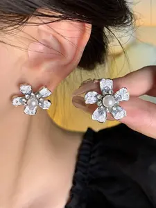 Crystal Flower Earrings for Women, Elegant Korean Style Tiny Jewelry, Unique High-End Fashion, Perfect for Daily Wear, Ideal Gift for Friends
