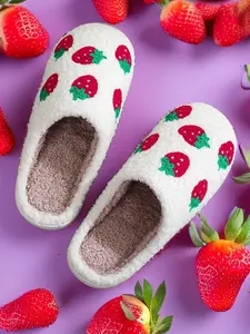 Women's Cute Strawberry Patten Design Plush Slippers, Casual Soft Comfortable Home Slippers, Fashionable Slippers for Indoor & Outdoor Wear