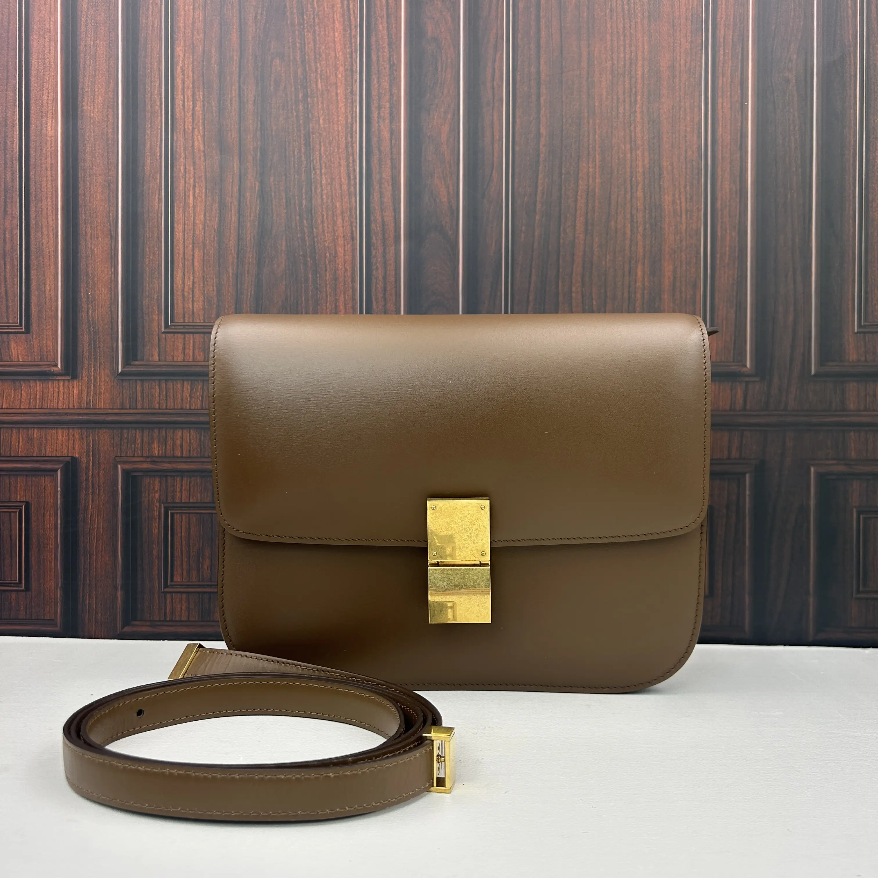 Pre-owned Celine Classic Box Medium Bag in Brown 888