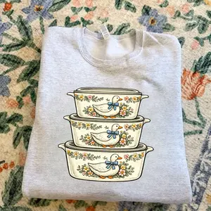 Vintage Goose Casserole Dish Shirt, Cottagecore Kitchen Graphic Tee, Grandma Core Sweatshirt, Retro Floral Goose Shirt, Cozy Home Aesthetic Top
