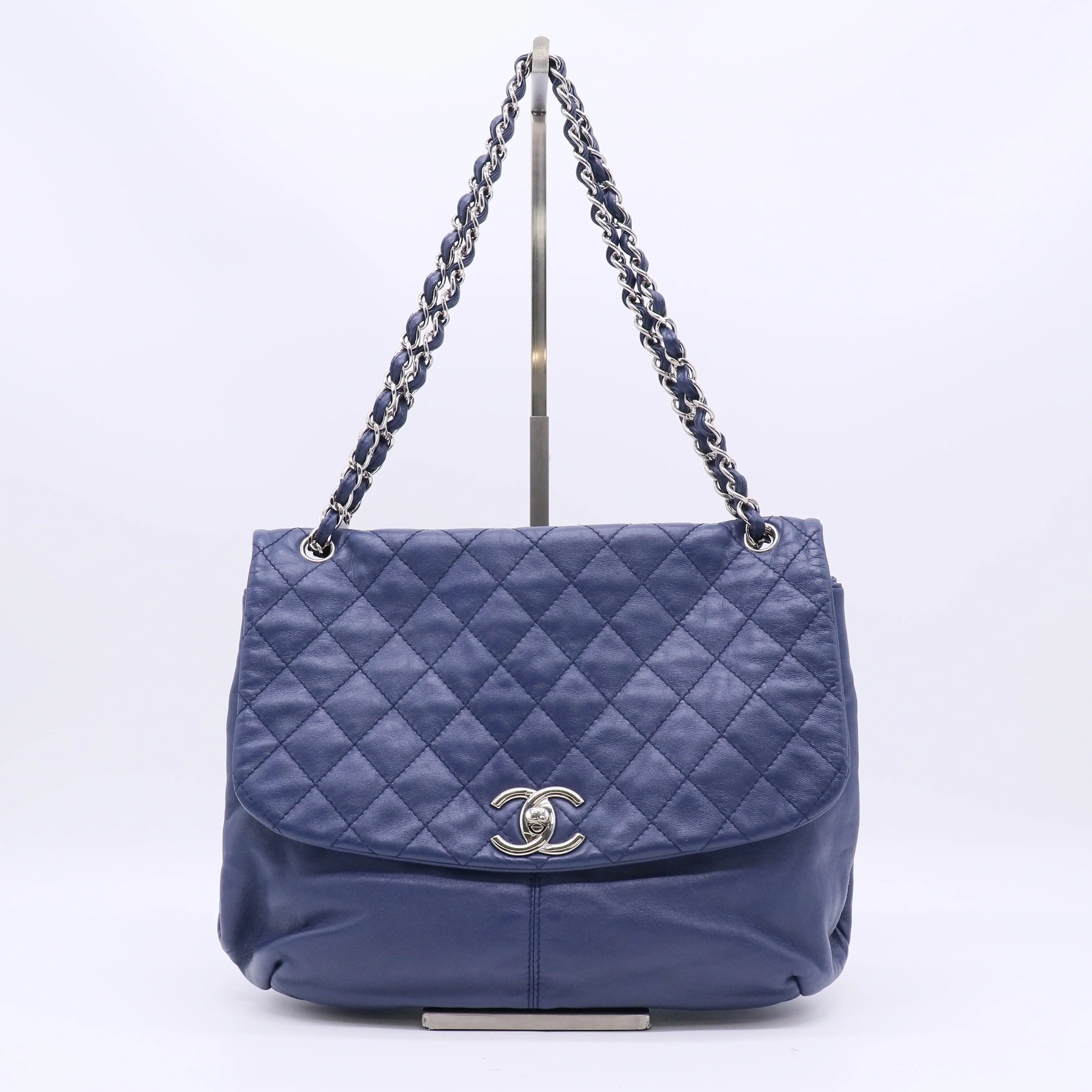 Pre-owned CHANEL Leather Shoulder Bags Blue Quilted Lambskin Accordion Crossbody Bag B23126