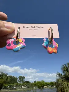 Charm Hoop Earrings- Reversible- Hollow Daisy