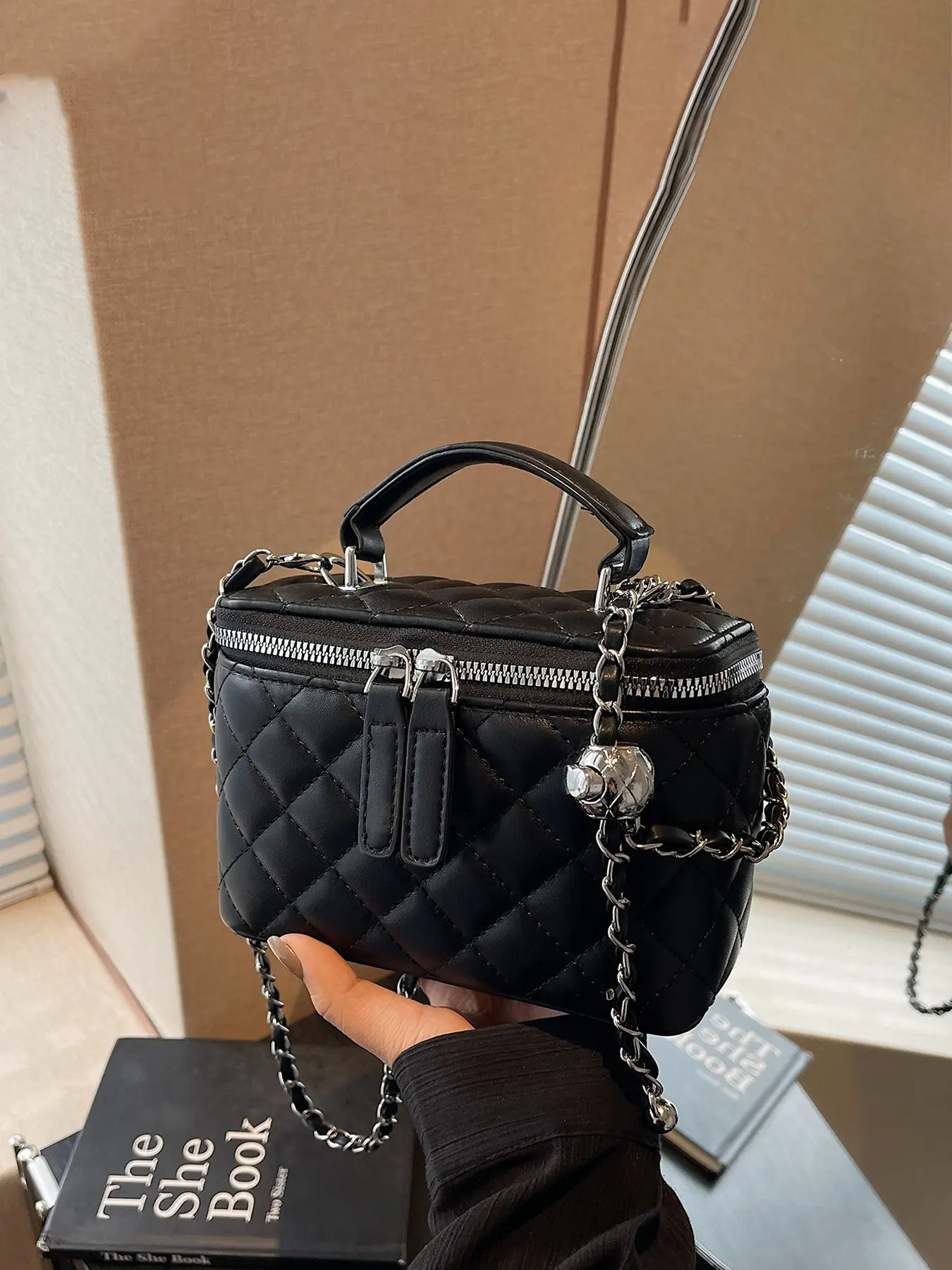 Women's Quilted Chain Crossbody Shoulder Handbag, Casual Fashion Versatile Bag for Daily Commuting and Work, Daily Commuter Bag, Fashion Crossbody Bags