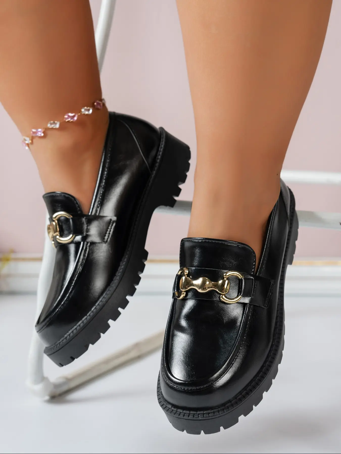 Women's Wide Fit Slip-On Loafers Flats, Classic Slip On, Flatform Round Toe, Metal Chain Decor, Anti-Slip Thick Sole, Casual Japanese Style Shoes for Wide Feet, Chain Decorated Loafers, Affordable Loafers