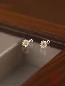 Women's Cute Mini Flower High Quality Earrings, Lightweight Luxury Design, Unique Personality Daisy Ear Studs, All Season Jewelry Accessory