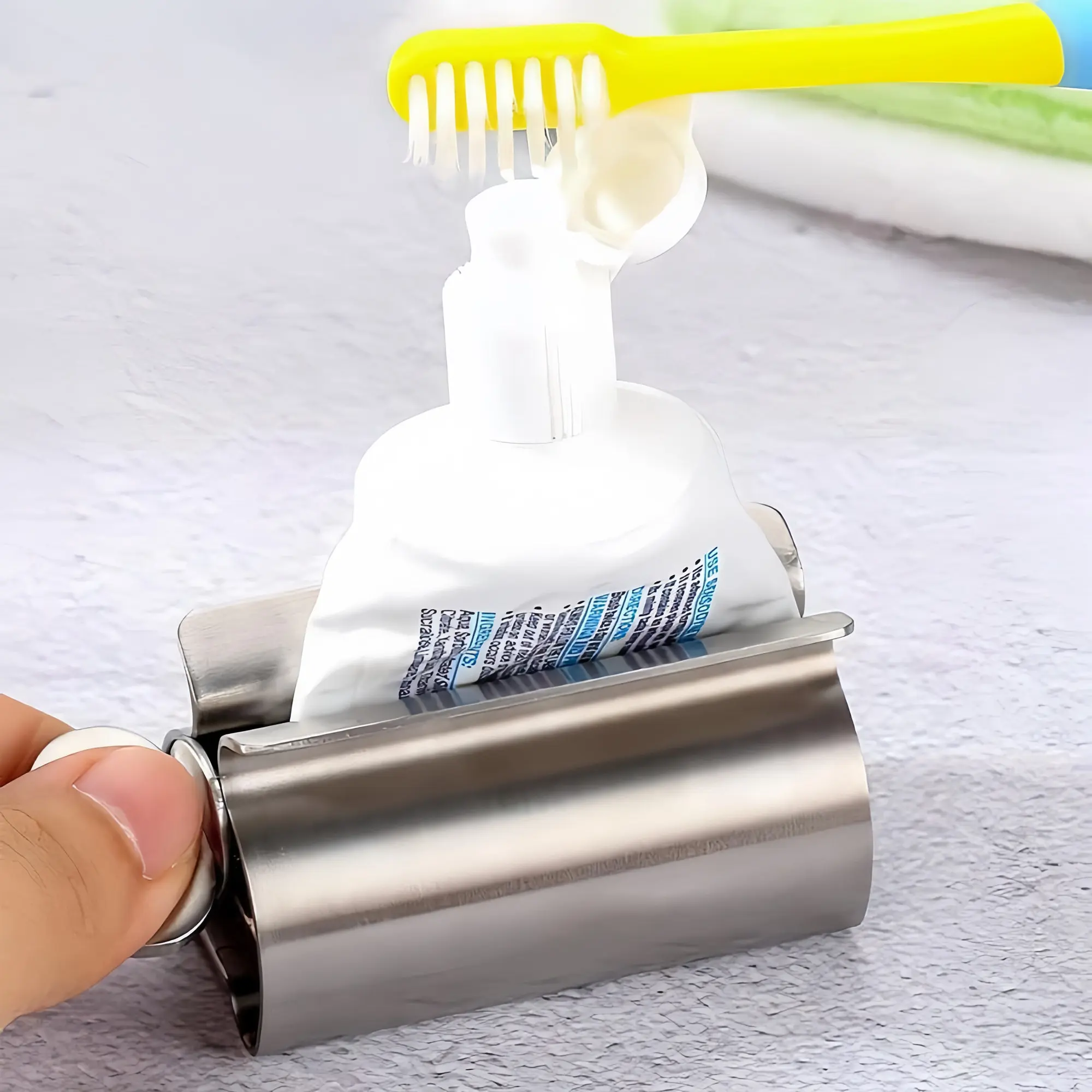 Toothpaste Tube Squeezer Dispenser, Roller Toothpaste Press Tool, Bathroom Metal Toothpaste Holder, Silver Color, Bathroom Accessory, Portable Home Use, 1 Pack, Bathroom Necessities