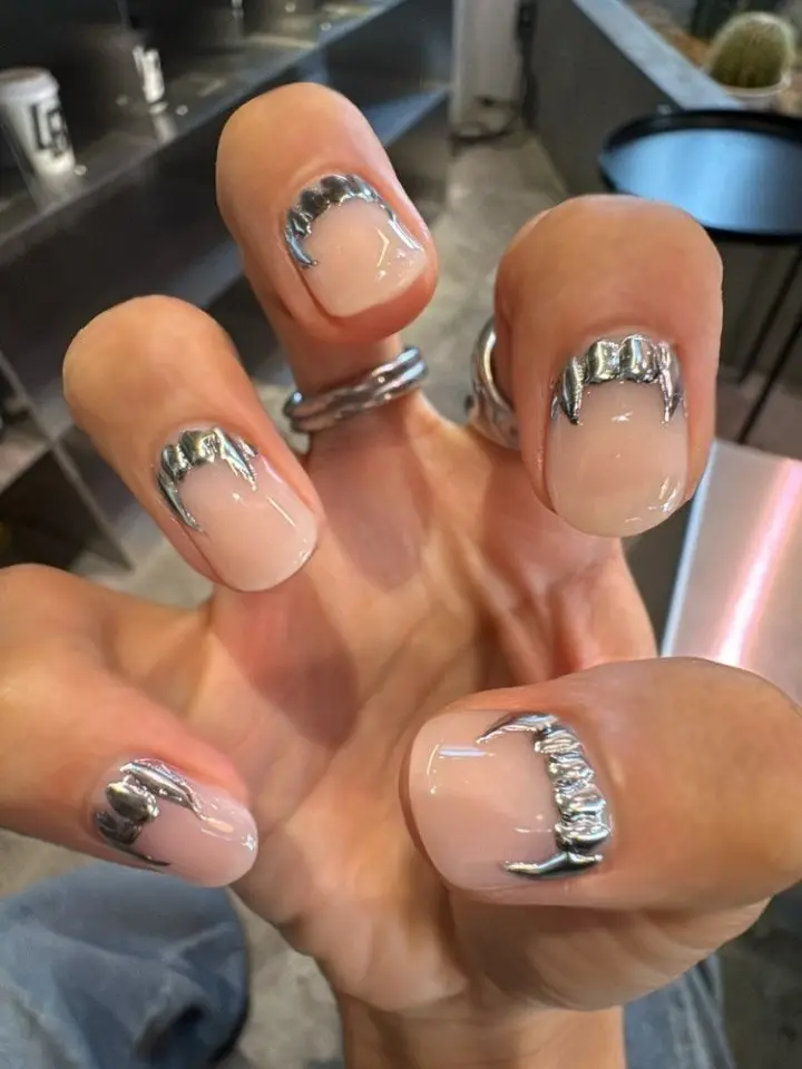 Chrome French Tip Press On Nails, Silver Drip Nails, Minimalist Metallic French Tips, Nude Short Nails, Futuristic Chrome Press Ons