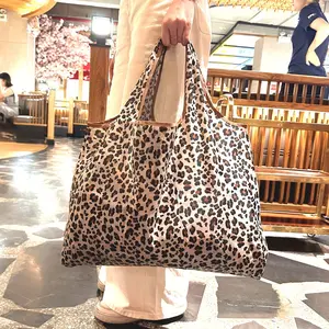 1pc Large Capacity Leopard Print Tote Bag with Internal Pockets - Portable, Lightweight, Foldable Shoulder Bag for Shopping, Camping, and Travel, Nylon Material, Camping Gear Bag|Leopard Print Tote|Durable Handle Bag, Large Tote Bag
