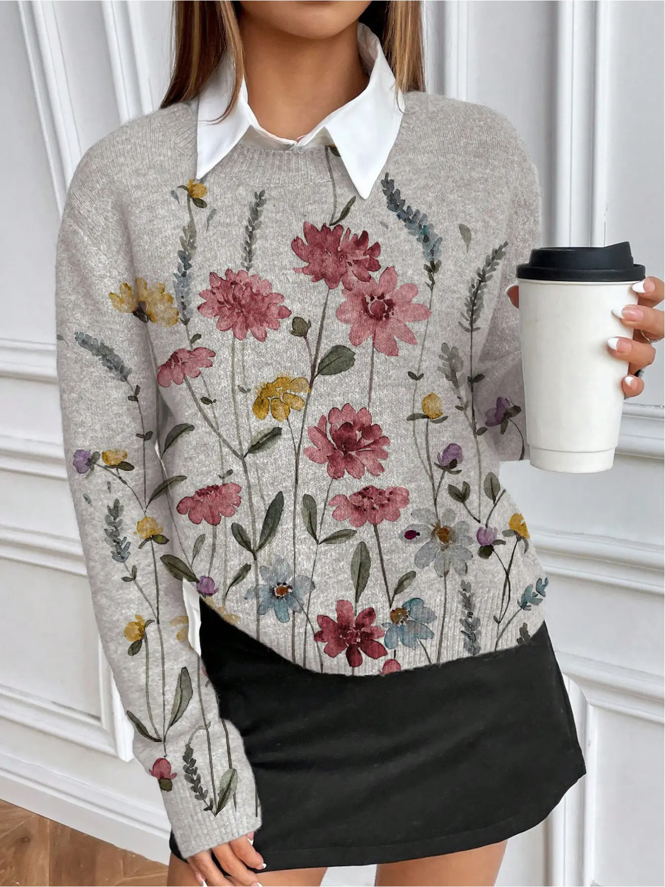 Relaxed style round-neck color-block floral print long-sleeved knit sweater, suitable for autumn and winter seasons. It is both casual and elegant, and can be worn for commuting, layering or as a standalone piece.