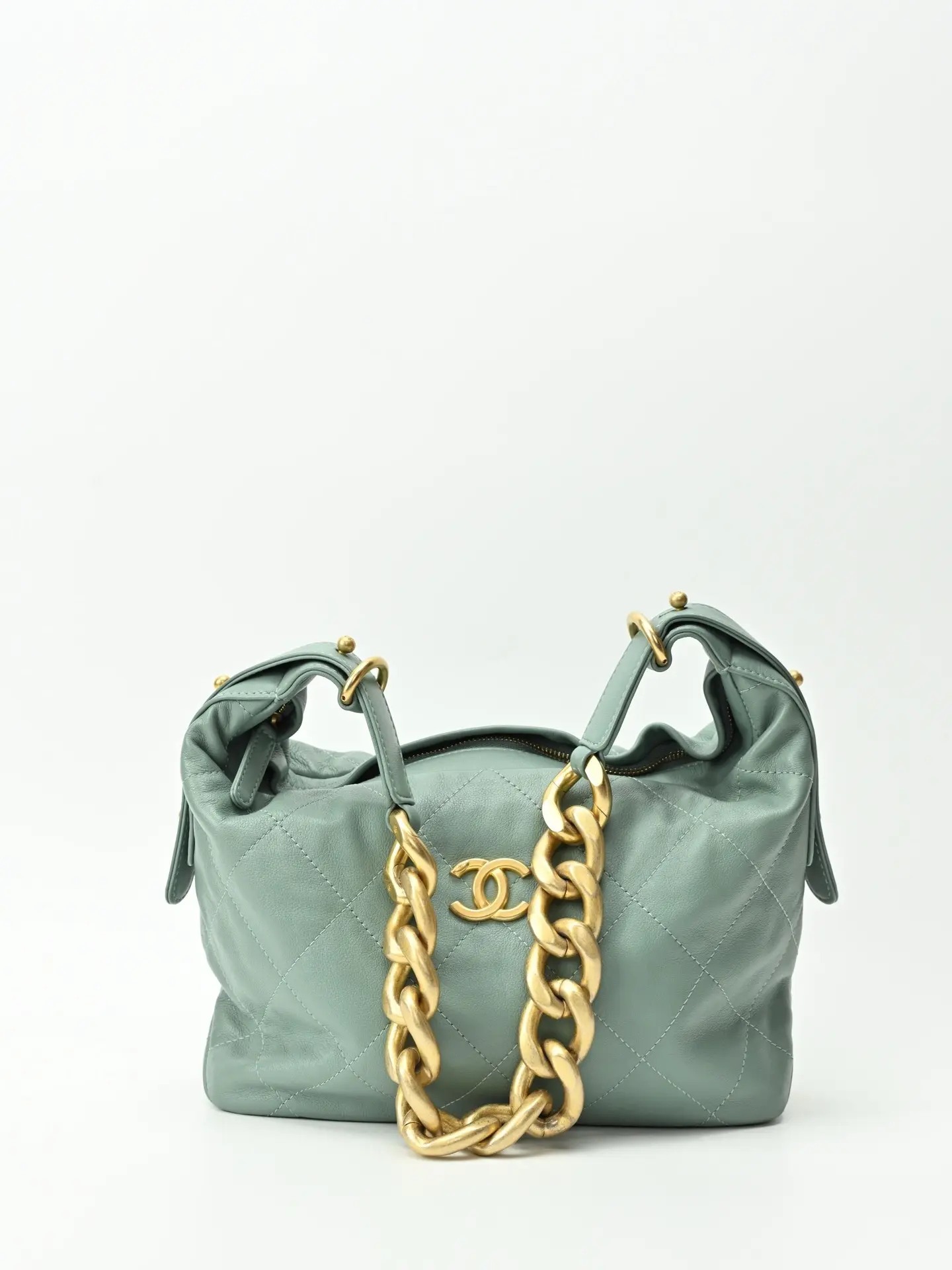 Pre-owned CHANEL 22C Green Gold Chain Hobo 5887606