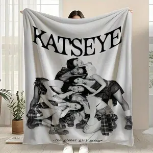 1pc Star Academy KATSEYE Plush Fleece Blanket - K-Pop Inspired Girls Group Design With KATSEYE Logo & Global Girls Group Text, All-Season Soft Bedspread For Bed, Sofa, Travel, Camping - Perfect Gift For K-Pop Fans, TV Show Fans,