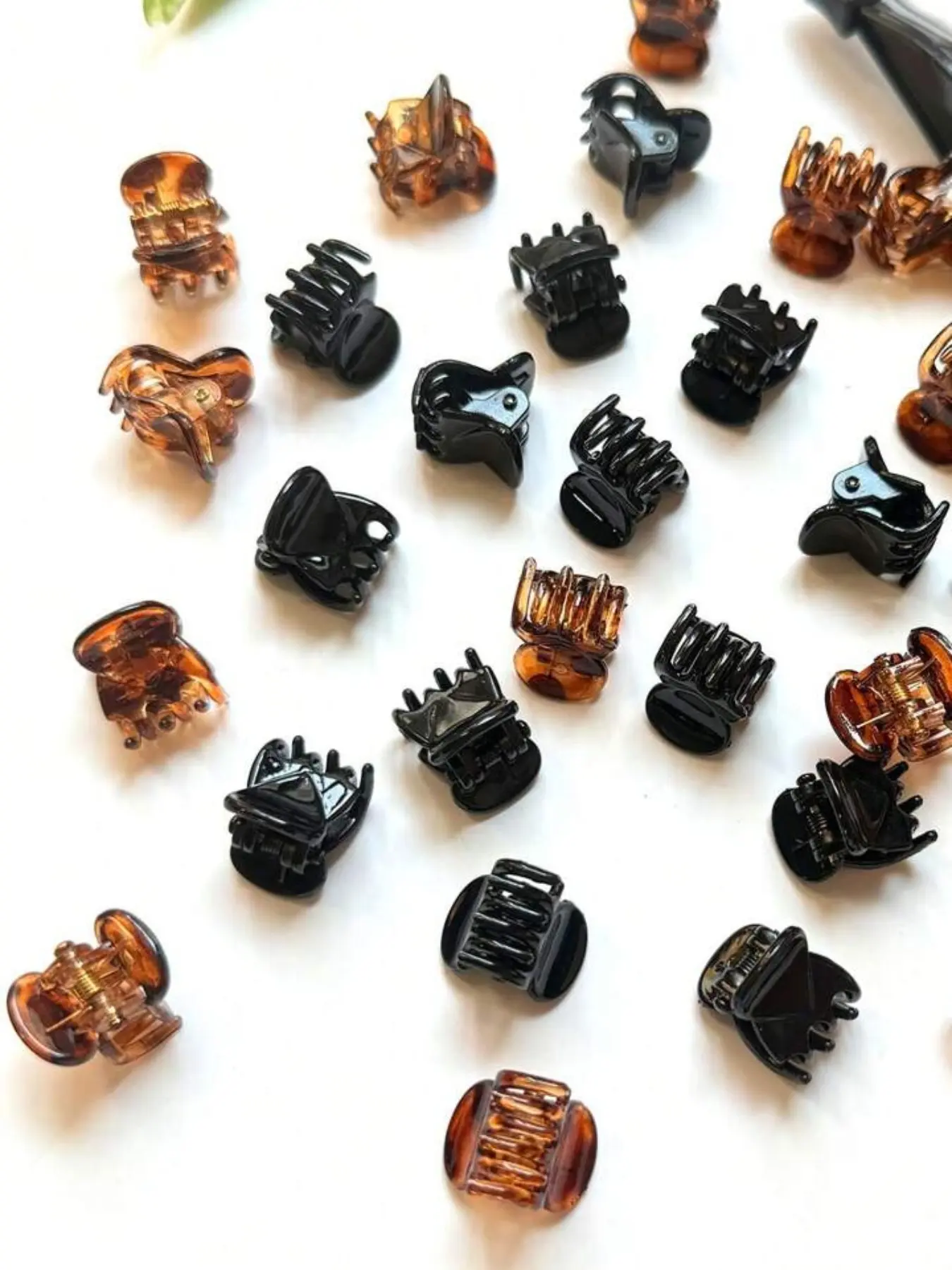 [20pcs Mini Hair Clips] 20pcs Stylish Mini Hair Clips Set for Women Claw Clip Pack -- Plastic Hollow Fashion Hair Accessories, Suitable for Daily, Hair Claws