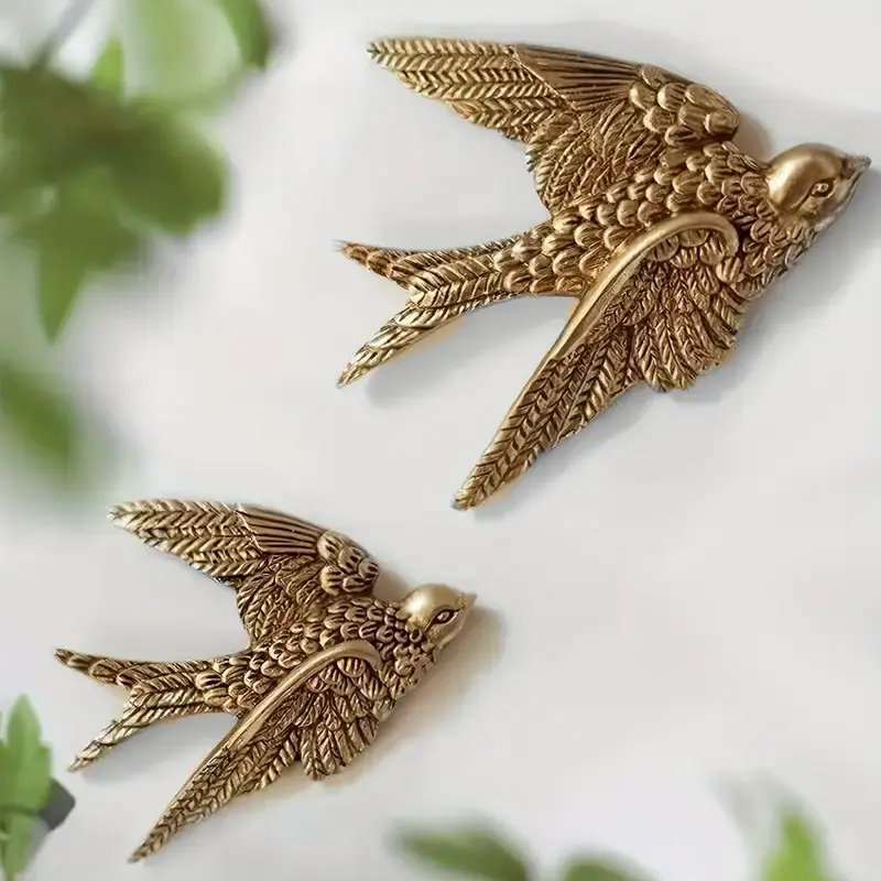 Hangable Golden Flying Bird Resin Swallow Figurine Wall Decor - Tropical Leaf & Geometric Design Decorative Hanging Piece, Aesthetic Unique Room Decor for Living Room Home Supplies Artwork, Aesthetic Home Decor