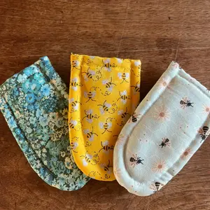 Cast Iron Skillet Handle Hot Mitt for Safe and Easy Cooking - Bakeware, Oven