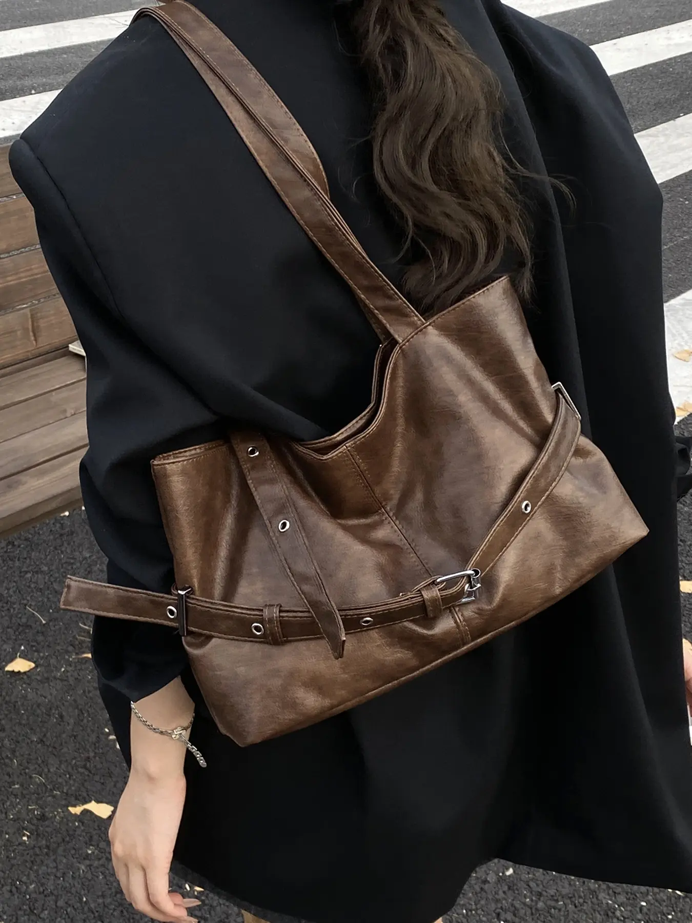 Simple, niche, high-end one-shoulder underarm bag, fashionable and versatile one-shoulder tote bag, casual and textured one-shoulder commuter bag, suitable for daily matching, commuting and other scenarios, Handbag Shoulder Bag