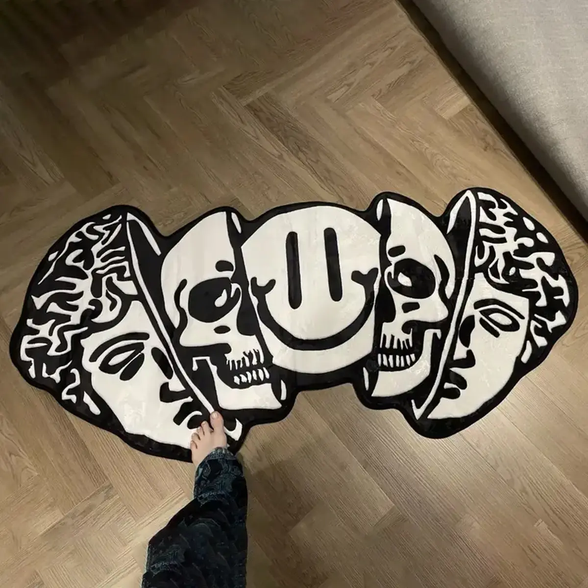 Trendy Long Striped Artistic Decorative Rug, American Street Style Skull Design Carpet, Soft Plush Bedroom Bedside Mat, Suitable for Living Room Porch Bathroom, Soft Floor Mat, Home Decor Rug, Home Decorative Rugs