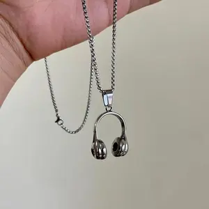 Melodious Rhythm Music Headphone Pendant Necklace Versatile for Autumn and Winter Sweaters Titanium Steel Headphone Necklace
