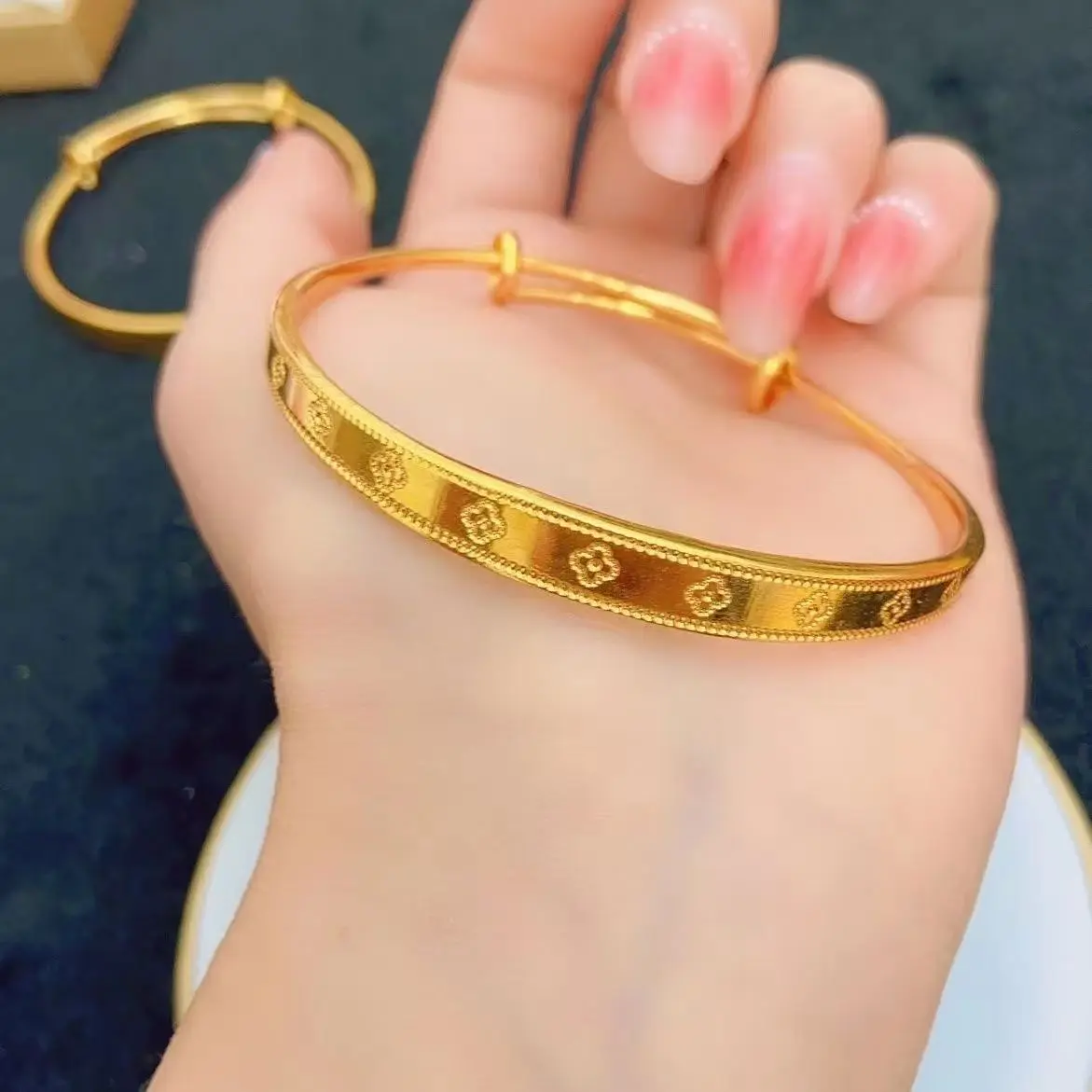 Vietnam sand gold  lucky four-leaf clover bracelet women's adjustable  summer versatile push-pull model for girlfriend shop creative  spiritual woman trendy fashion  sweat proof jewelry fish 90s streetwear hip bikers men casual body unisex