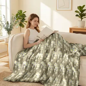 1pcs Daisy Pattern Milk Fleece Blanket, All- Season Use| Suitable For Various Occasions| Sofa, Bed, Office, Travel, Pets, Etc. Warm And Comfortable| Soft And Skin- Friendly, Multiple Sizes Available, 2D Printing