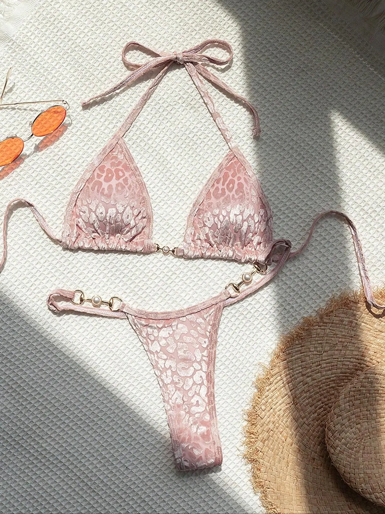Two-piece Set Women's Leopard Print Halter Bikini Set, Animal Print Bikini, Lace Up Bikinis, Tie Back Swim Bra & Faux Pearls Swim Thong Two-piece Swimsuit for Beach Holiday Vacation, Ladies Swimwear, Printed Bikini Set, Swimsuit Beachwear