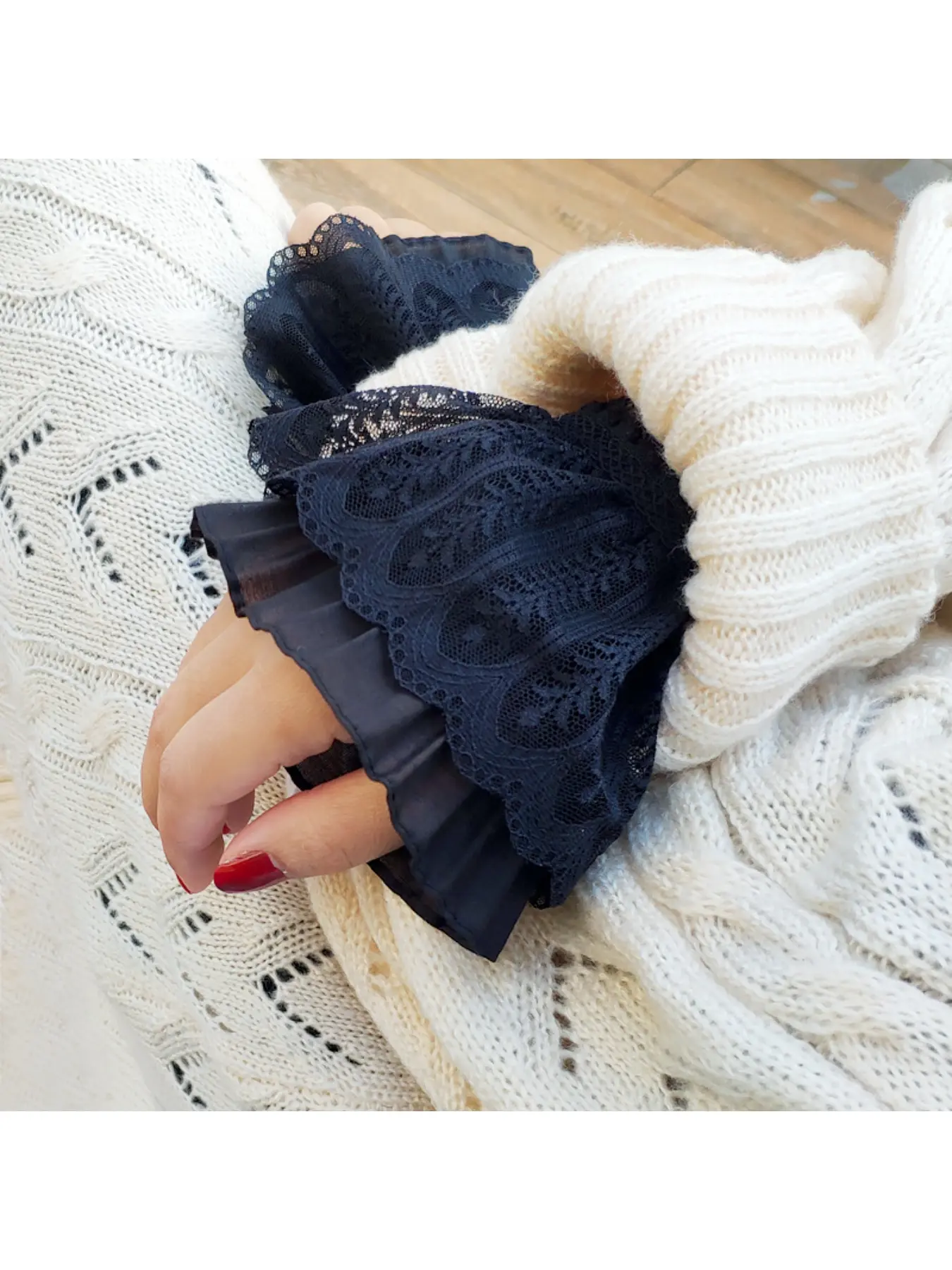 Multi-wear detachable sleeves, layering essential double-layer hollow lace faux cuff accessories, lace faux sleeves, Fingerless Gloves