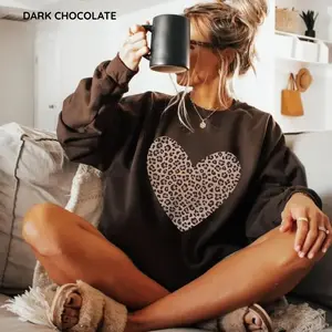 Raven Cotton US Women's Lucky Sweatshirt Leopard Heart Shirt Leopard Love Print Top Crewneck Sweatshirt Comfort Colors Tee Soft Cotton Fashion Gift