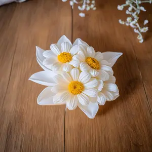 Daisy silicone mold, suitable for resin, suitable for production, with 3D petal and leaf design, suitable for making epoxy resin, candles, clay products, handmade soap, plaster, jewelry, Handmade Gifts, as well as for home decoration or gift making